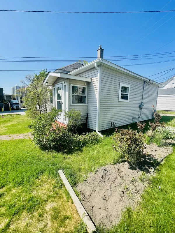 404 W Court ST, Ludington, MI 49431