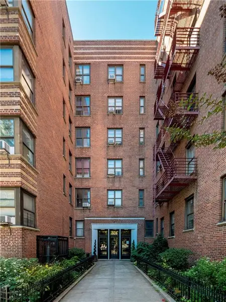 306 East Mosholu Pkwy South #3K, Bronx, NY 10458
