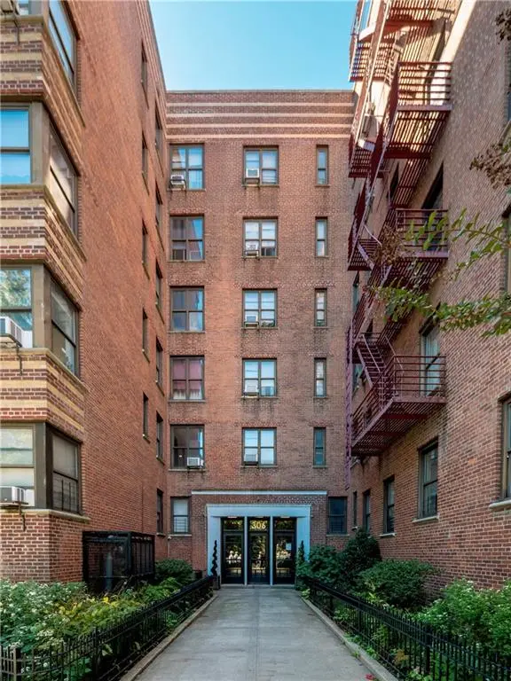306 East Mosholu Pkwy South #3K, Bronx, NY 10458