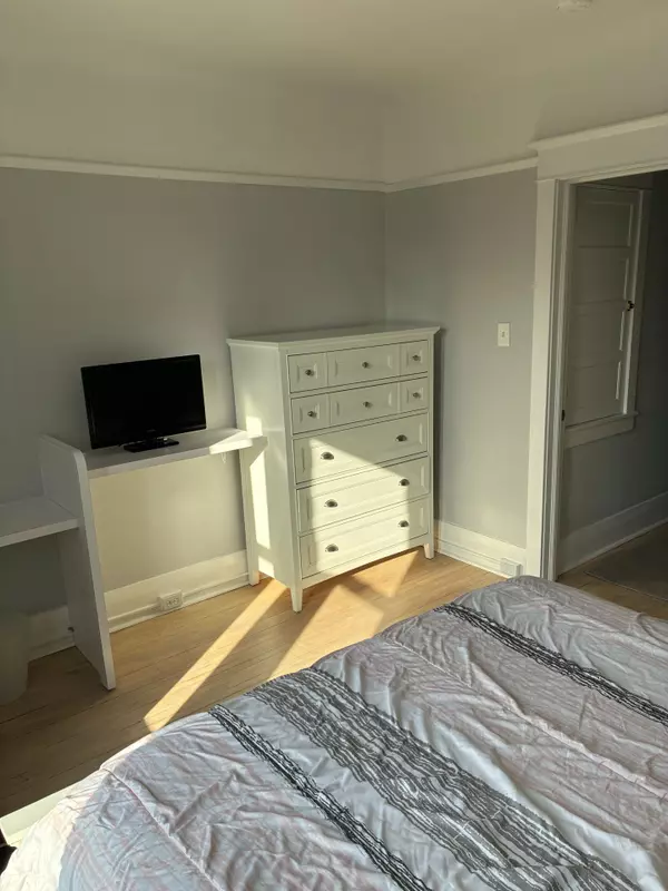 Toronto C10, ON M4P 2J1,2583 Yonge ST #A