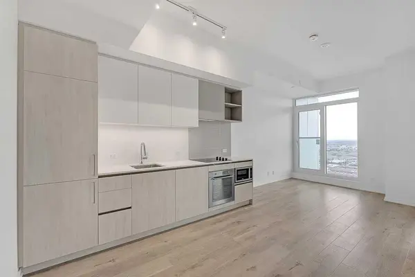 1000 Portage Pkwy #2701, Vaughan, ON L4K 0L1