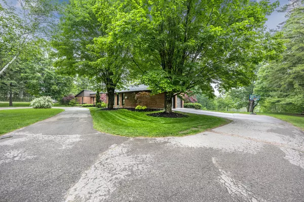 Barrie, ON L4N 4J8,214 Hickory LN