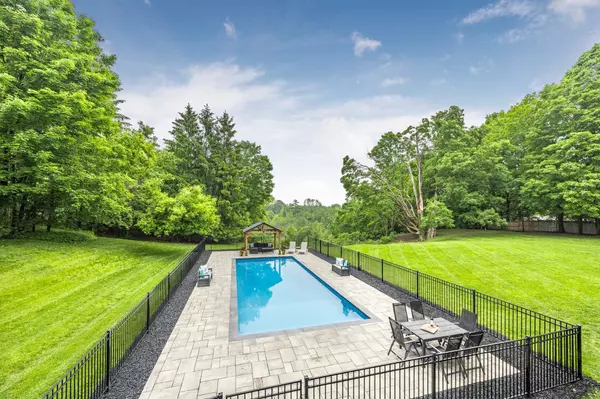 Barrie, ON L4N 4J8,214 Hickory LN