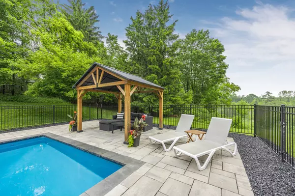 Barrie, ON L4N 4J8,214 Hickory LN