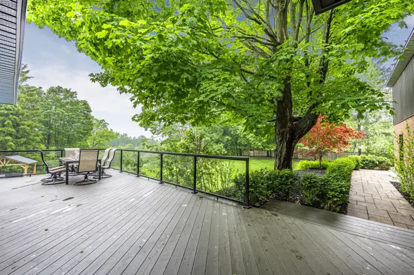 214 Hickory LN, Barrie, ON L4N 4J8