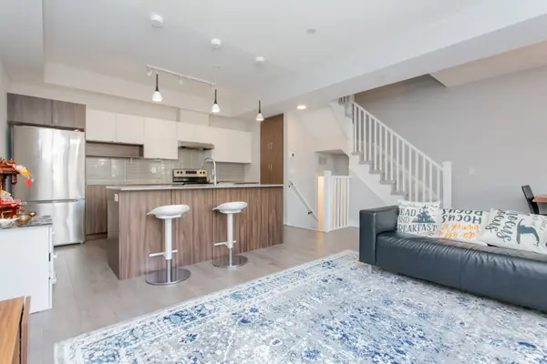 1121 Cooke BLVD NE #11, Burlington, ON L7T 0C3