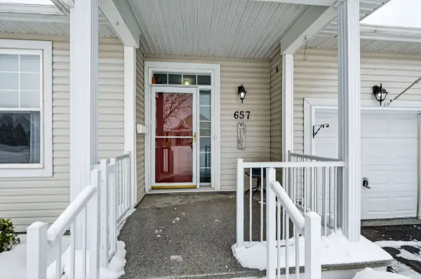 Carlsbad Springs, ON K0A 1K0,657 Country Trail Private