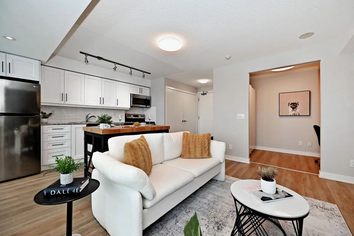 100 Western Battery RD #705, Toronto C01, ON M6K 3S2