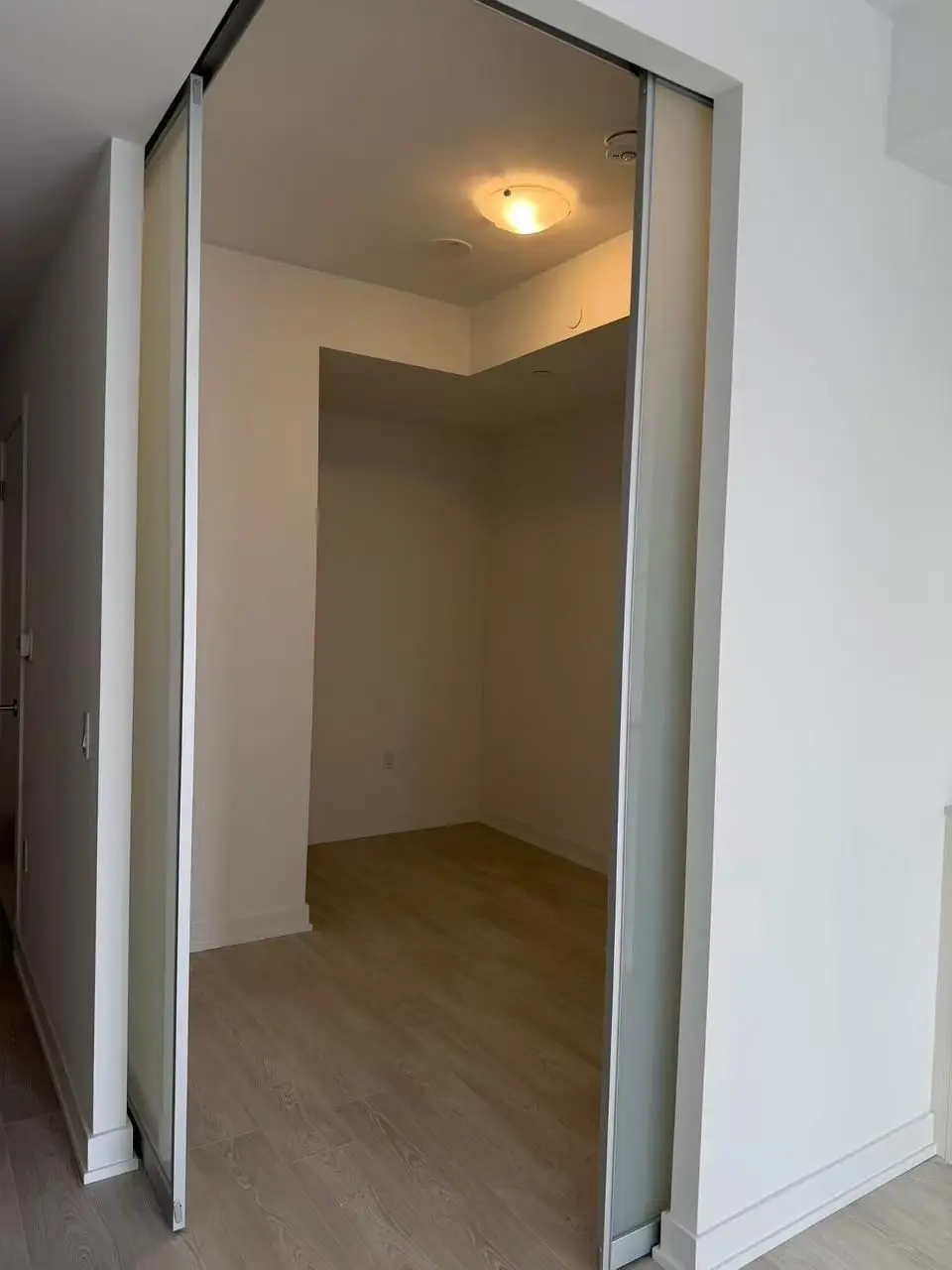 Toronto C13, ON M3C 0S4,1 QUARRINGTON LN #1410