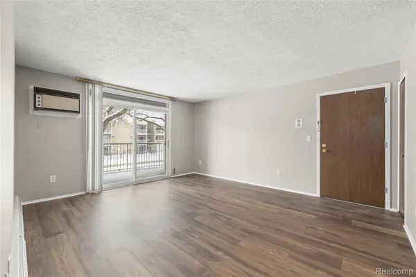 4909 Crooks RD #D6, Royal Oak, MI 48073