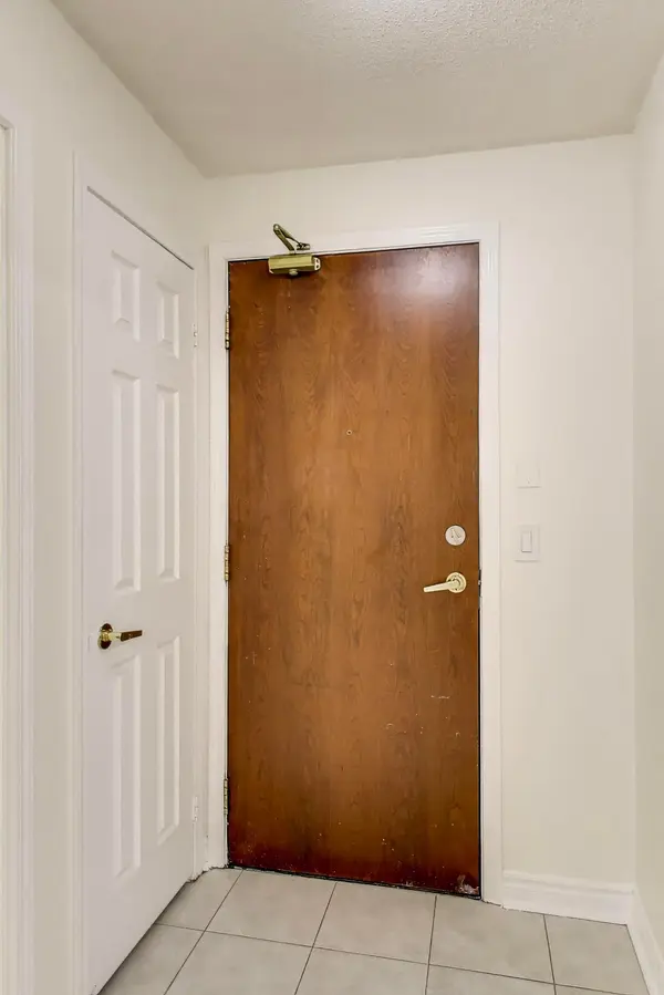 18 Kenaston GDNS #203, Toronto C15, ON M2K 1G8