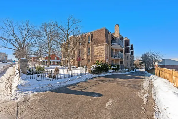 Aurora, ON L4G 1N8,15390 Yonge ST #PH 1