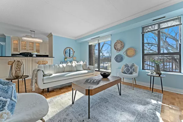 Aurora, ON L4G 1N8,15390 Yonge ST #PH 1