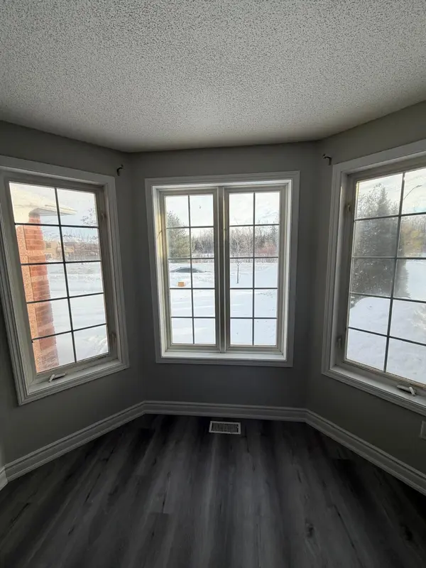 42 Patrick DR, Barrie, ON L4N 0H1