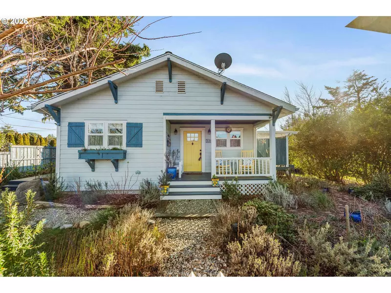 886 1ST ST SE, Bandon, OR 97411