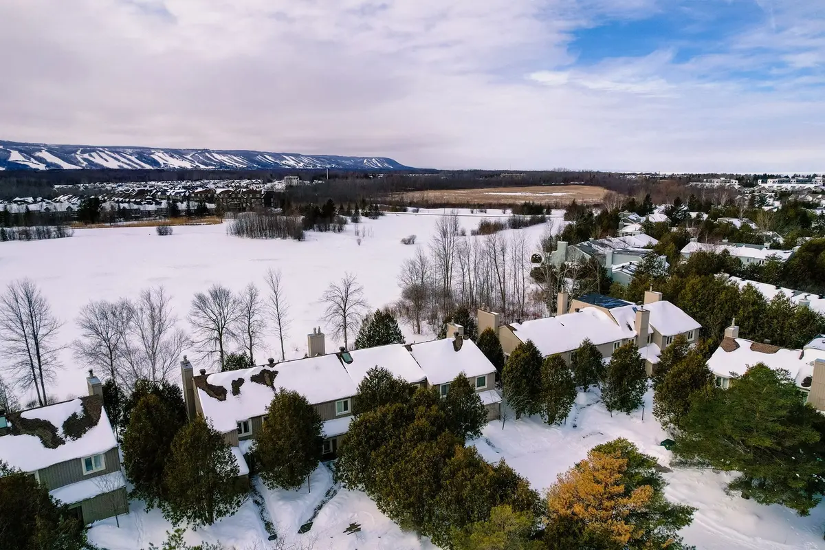 Collingwood, ON L9Y 5B4,576 Oxbow CRES #16