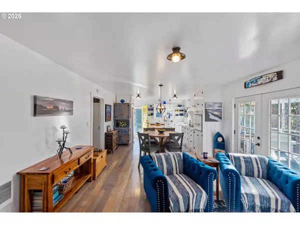 Bandon, OR 97411,886 1ST ST SE