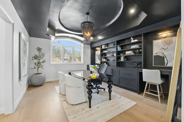 1316 Dundas ST, Burlington, ON L7P 0S6