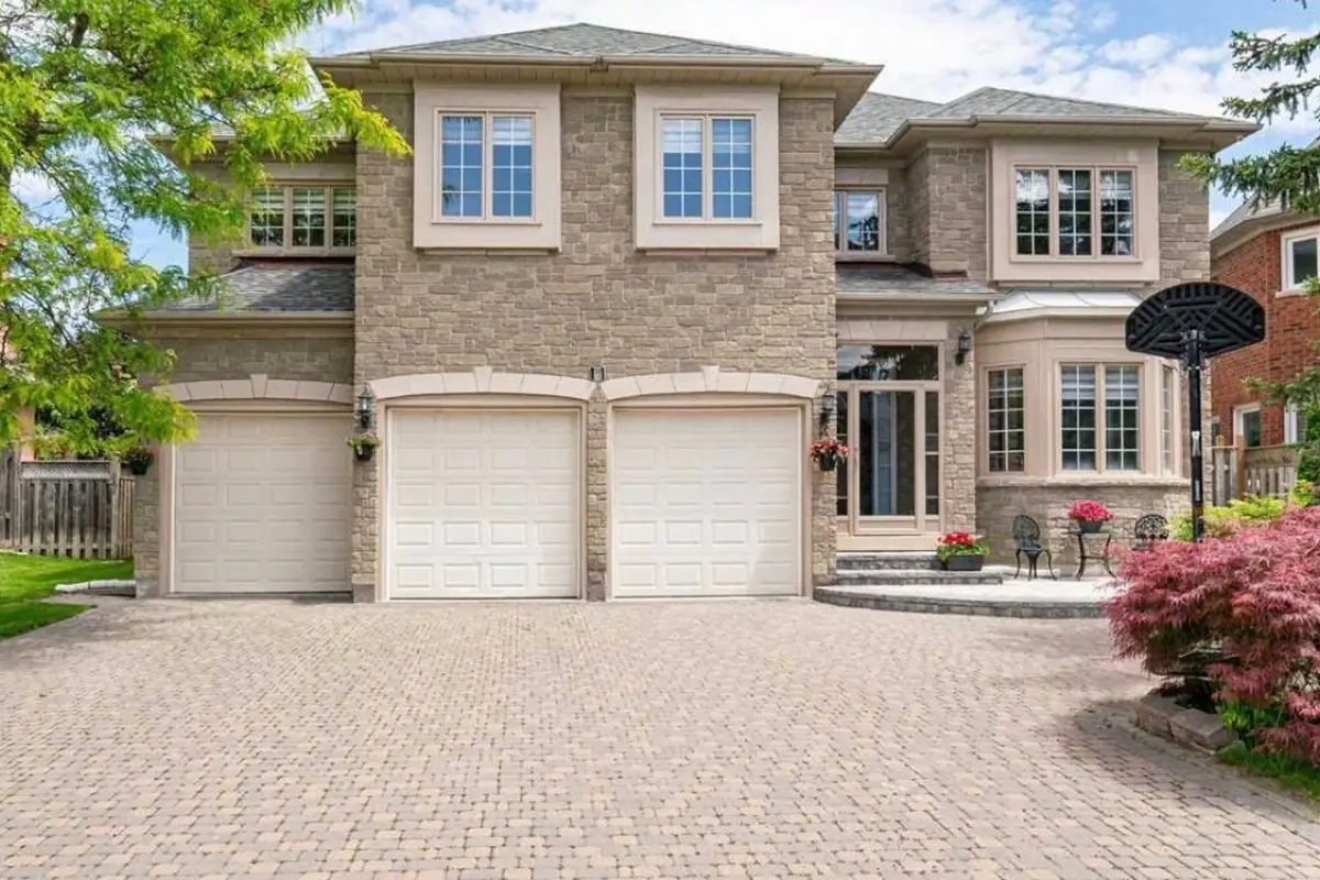 11 Delevan CT, Richmond Hill, ON L4B 3W8