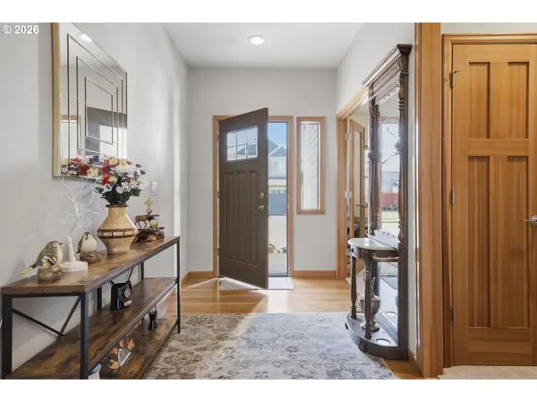 1464 N HAZELNUT CT, Canby, OR 97013