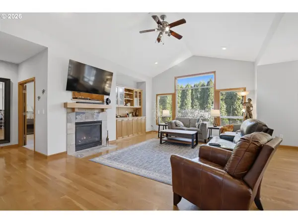 1464 N HAZELNUT CT, Canby, OR 97013