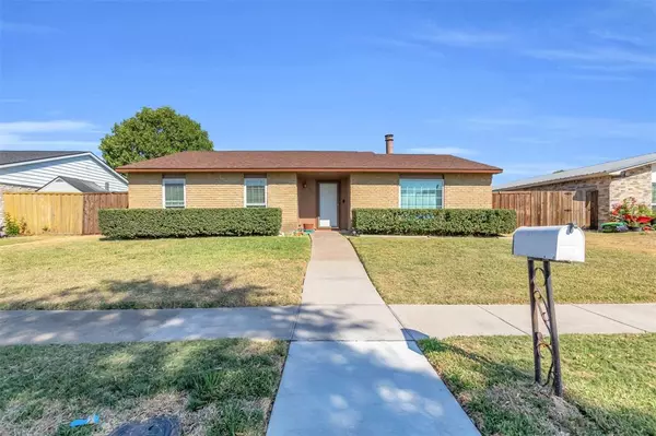 2106 Clark Trail, Grand Prairie, TX 75052