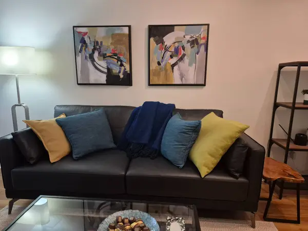 Toronto C01, ON M5S 1Y9,801 Bay ST #309