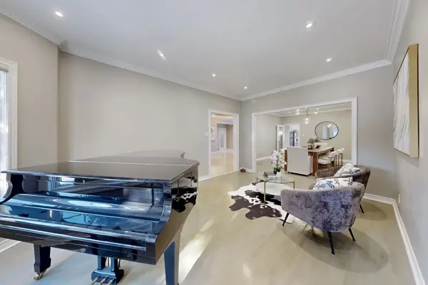 11 Delevan CT, Richmond Hill, ON L4B 3W8