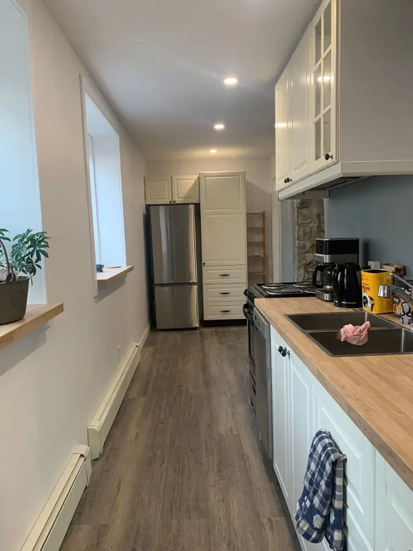 Brockville, ON K6V 1B1,71 King ST E #D