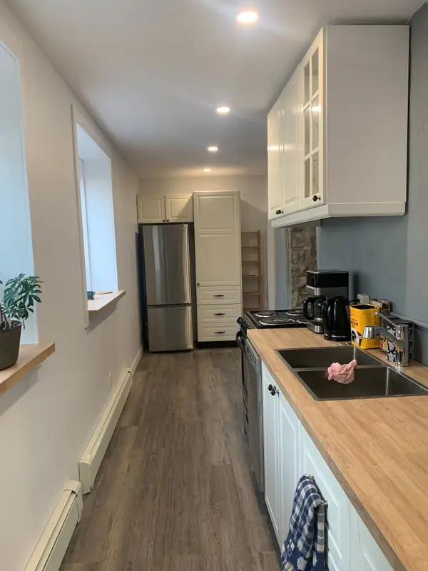 Brockville, ON K6V 1B1,71 King ST E #D