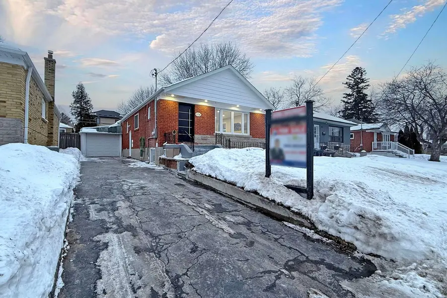 126 Portsdown RD, Toronto E04, ON M1P 1V5