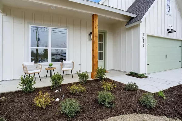 Roanoke, TX 76262,1012 N Oak Street