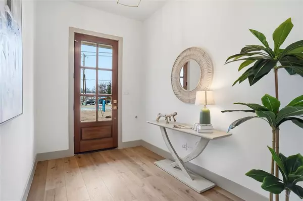 Roanoke, TX 76262,1012 N Oak Street