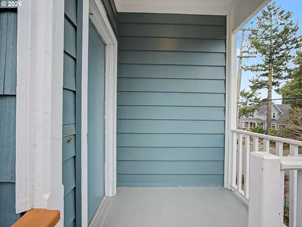 Portland, OR 97214,2220 SE YAMHILL ST