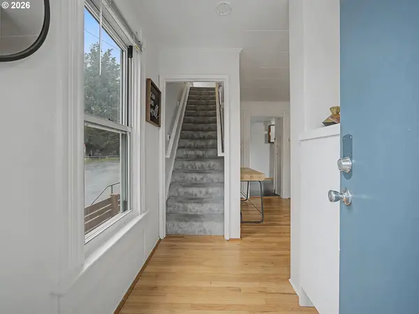 2220 SE YAMHILL ST, Portland, OR 97214