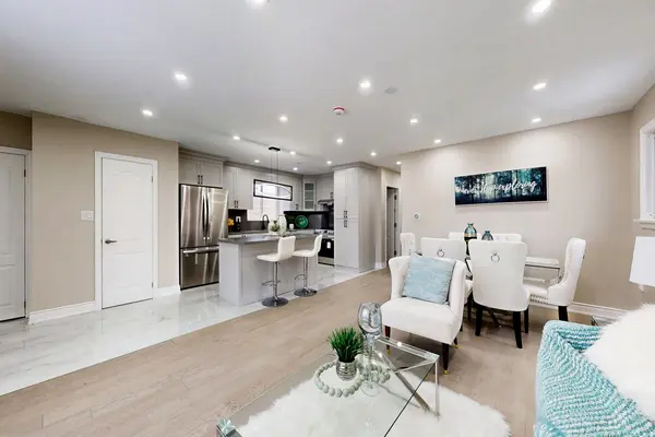 126 Portsdown RD, Toronto E04, ON M1P 1V5