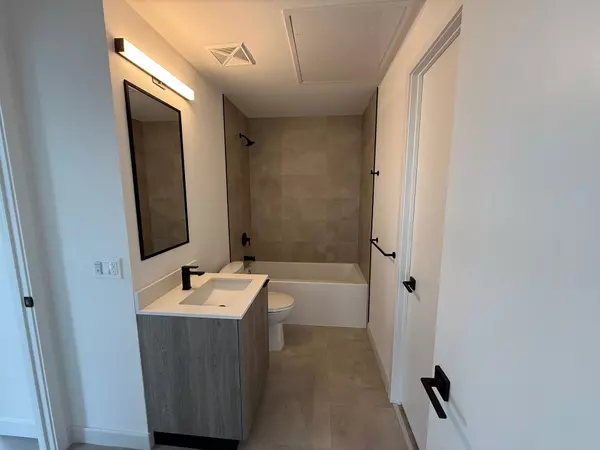 Toronto E10, ON M1C 1B2,1635 Military TRL #207