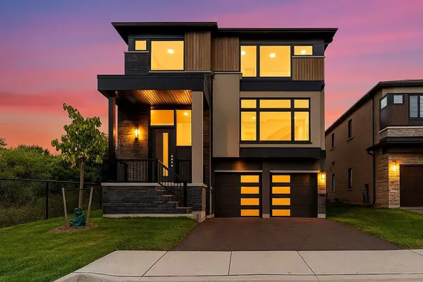 23 Kingwood LN, Aurora, ON L4G 3Z7