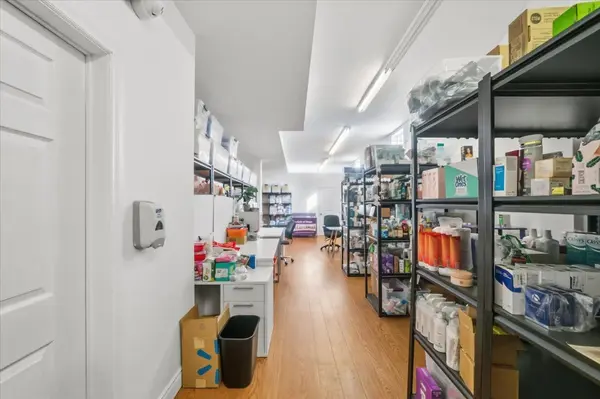 1548 King ST E, Hamilton, ON L8K 1S9