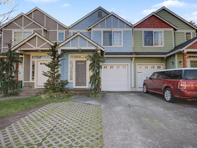 744 E HISTORIC COLUMBIA RI HWY, Troutdale, OR 97060