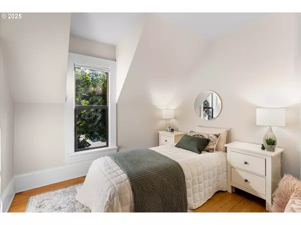 Portland, OR 97239,3635 S CORBETT AVE