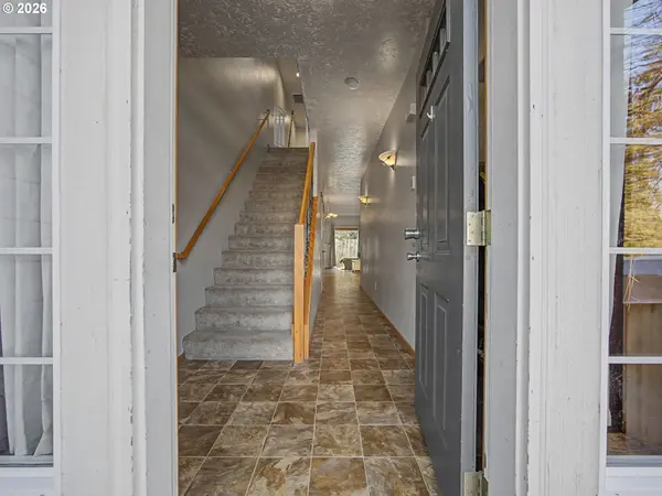 744 E Hist Columbia River HWY, Troutdale, OR 97060