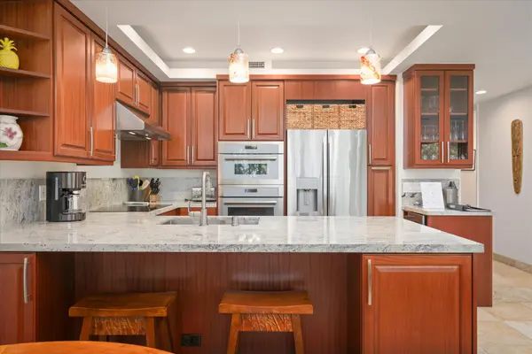 68-1050 MAUNA LANI POINT #J107, Kamuela, HI 96743