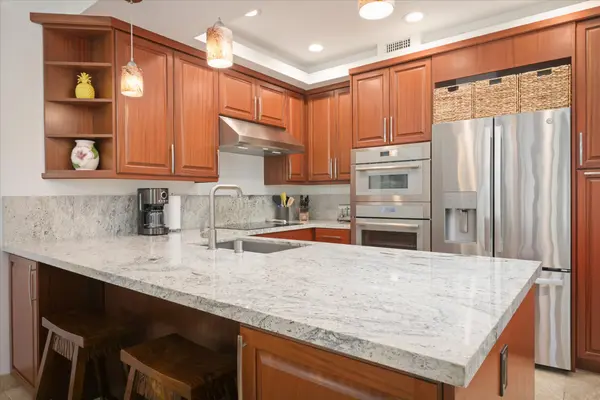 68-1050 MAUNA LANI POINT #J107, Kamuela, HI 96743