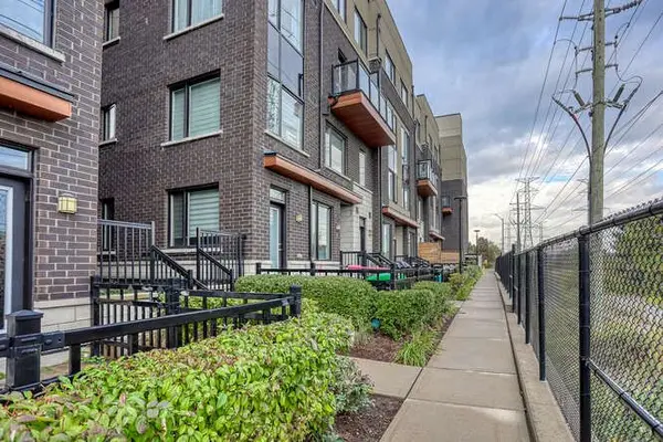 1555 Kingston RD #218, Pickering, ON L1V 0E9