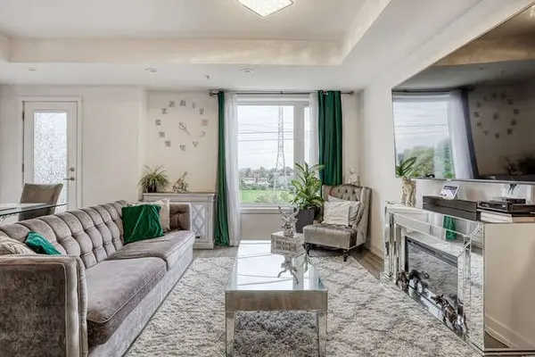 1555 Kingston RD #218, Pickering, ON L1V 0E9