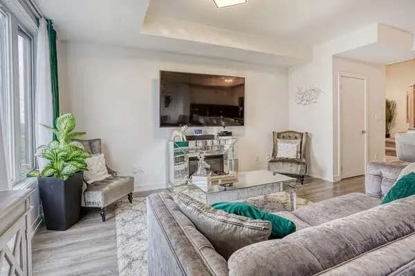 1555 Kingston RD #218, Pickering, ON L1V 0E9