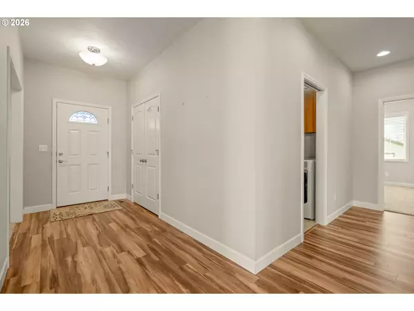 Mc Minnville, OR 97128,117 NW CANYON CREEK DR