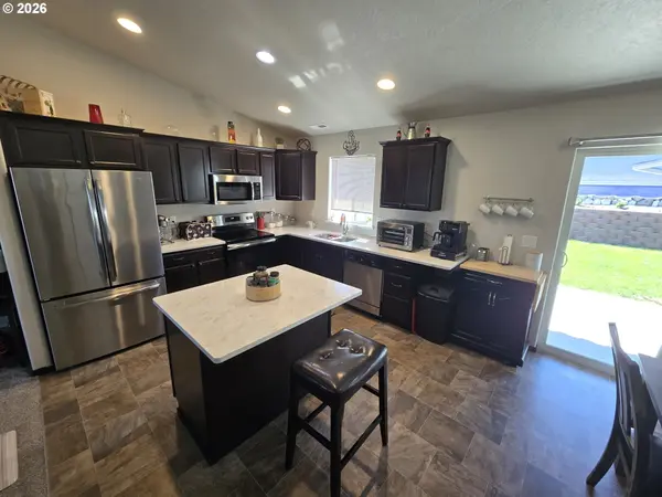 398 SPARROW AVE, Umatilla, OR 97882