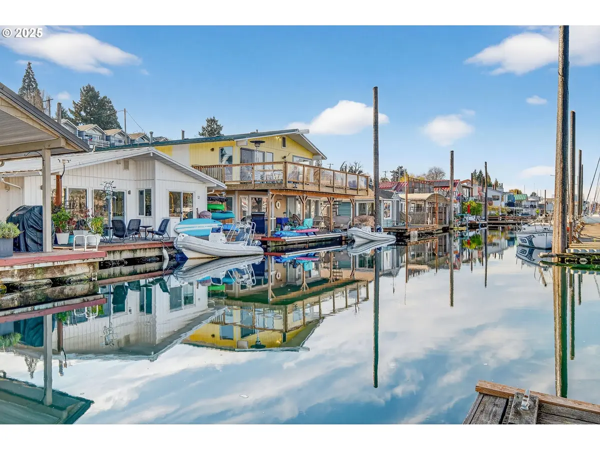 173 NE Bridgeton RD #13, Portland, OR 97211